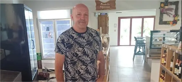 photo  jean-christophe deniau est le gérant de l’épicerie viveco à crosmières.  &copy;  le maine libre 