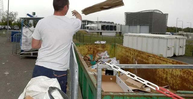 photo  les déchetteries modifient leurs horaires en raison de la chaleur.  &copy;  archive courrier de l’ouest - marie delage 