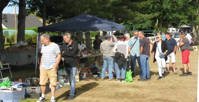 photo  le bric-à-brac de la fête de la saint anne a rassemblé plus de 200 exposants.  &copy;  ouest-france 