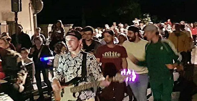 photo  la retraite aux flambeaux s’est déroulée en musique.  &copy;  le maine libre 