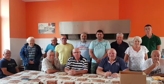 photo  l’équipe du comité des fêtes prête pour ce week-end festif.  &copy;  le maine libre 