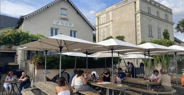 photo  la plupart des clients s’installent sur les tables à l’extérieur.  &copy;  ouest-france 