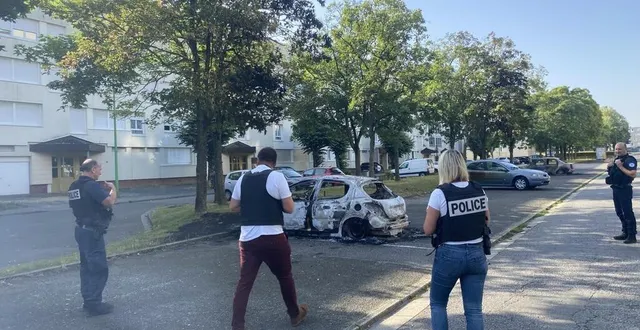 photo  après les équipes de nuit, la police est revenue dans la matinée pour constater les dégâts, mercredi.  &copy;  archives ouest-france 