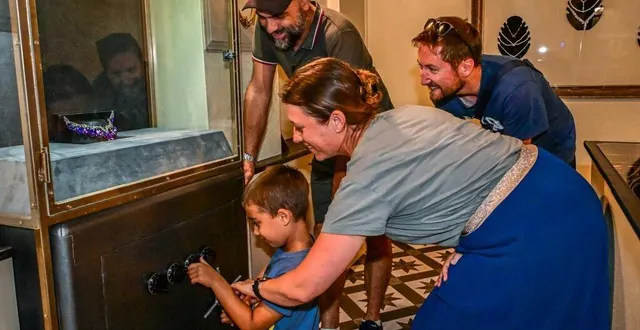 photo  dans la salle arsène, le but est de voler un bijou et de repartir avec.  &copy;  photo le maine libre – yvon loué 