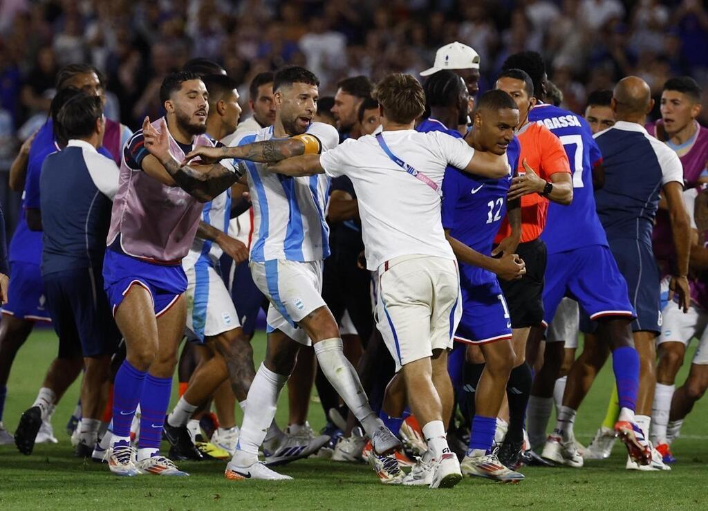 JO 2024 Football. Bagarre après France Argentine Doumbè propose