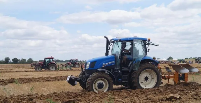 photo  les participants doivent labourer une parcelle de 80 mètres de long, sur 21 centimètres de profondeur.  &copy;  le maine libre 