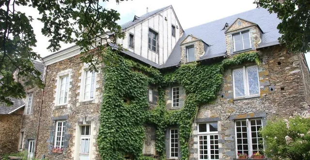 photo  au xviiie siècle, la modification du manoir de bedin n’a jamais été terminée, à cause de la période révolutionnaire.  &copy;  co – joël audouin 