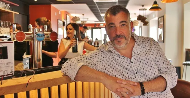 photo  carlos diogo, lors de l’inauguration de son bar le 72, samedi 6 juillet 2024, à brûlon.  &copy;  ouest-france 