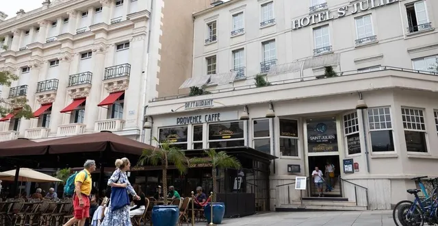 photo  les espagnols, anglais et italiens sont ceux qui remplissent le plus l’hôtel cet été.  &copy;    co – régine lemarchand 