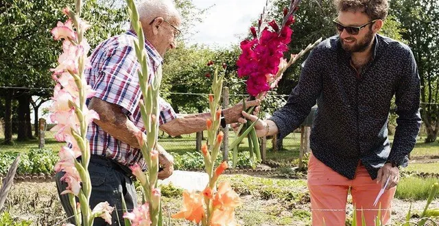 photo  evaine merle participe au projet initié par damien deville pour mettre en valeur celles et ceux qui assurent le lien social au sein de la commune.  &copy;  evaine merle 