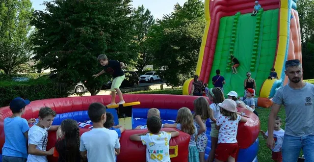 photo  vendredi soir, structures gonflables, buvette et restauration avaient été mis à la disposition des parents et des enfants.  &copy;  ouest-france 