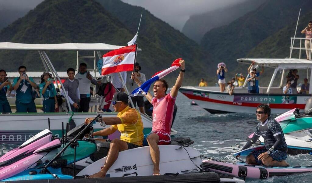 JO 2024 Surf. Teahupo’o en fête après le sacre du Tahitien Kauli