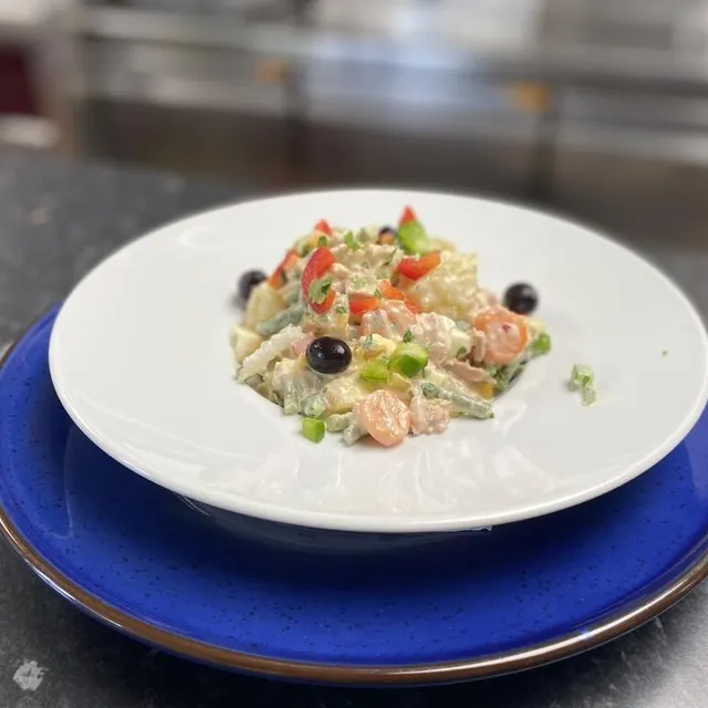 photo la salada russa de la cheffe claudia soares.  ©  ouest-france