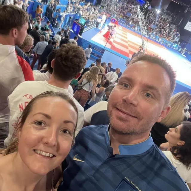 photo léa valdenaire et florian fremeaux, de moncé-en-belin, dans la sarthe, ont eu la chance d’assister au sacre du judoka teddy riner vendredi 2 août.  ©  photo léa valdenaire