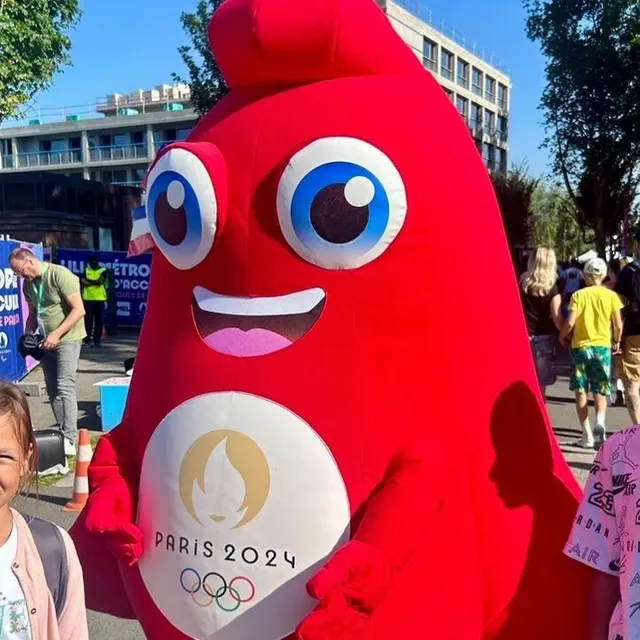 photo gildas et audrey renot de cherré-au dans la sarthe, et leurs enfants tilio et miliana reviennent de lille. « nous avons assisté au match soudan du sud-porto rico (masculin) et espagne-chine (féminine) en basket avec la sensation de vivre un match à l’américaine : animations, speaker anglais et français ! de merveilleux souvenirs pour nos enfants tilio et miliana. une organisation au top ».  ©  photo audrey renot