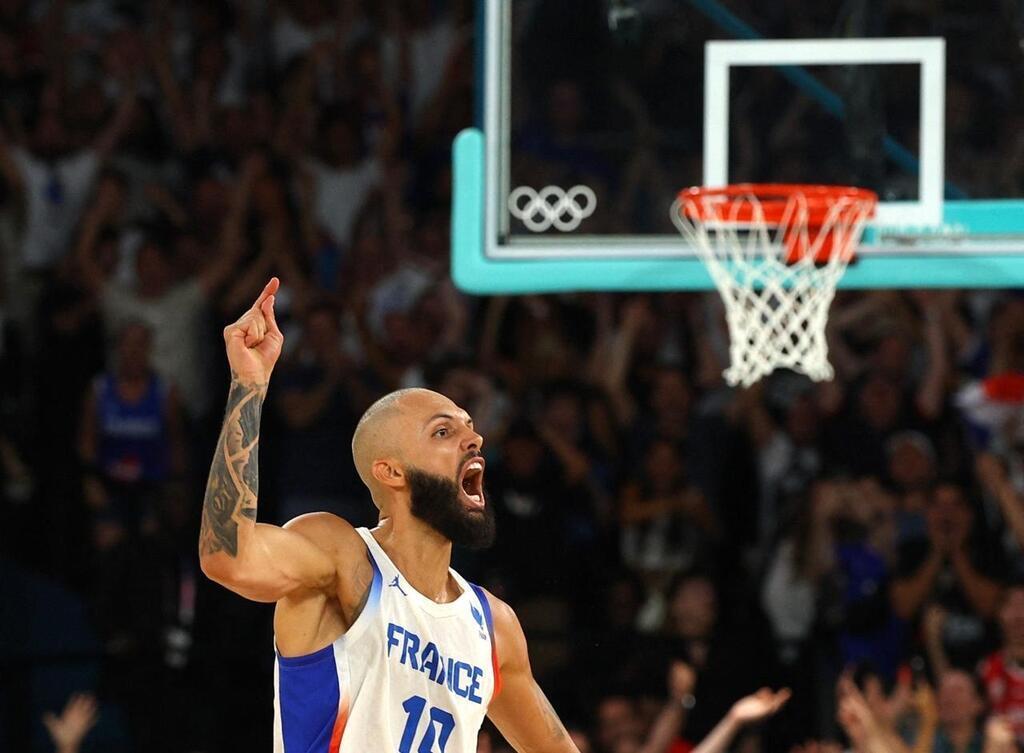 VIDÉO. JO 2024 Basket le shoot à trois points monumental d’Evan