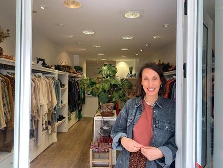 photo Dans sa boutique Switch, Julie, propose une sélection d’articles de seconde main. Ouest-France 