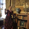 photo au château de serrant, la chanteuse d’opéra n’hésite pas à pousser la chansonnette devant les visiteurs du soir.