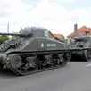 photo le tank sherman montereau (au premier plan) est l’un des nombreux véhicules d’époque que pourra voir le public lors du passage de la colonne leclerc à sablé-sur-sarthe mais aussi à auvers-le-hamon.