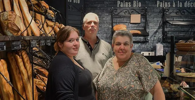 photo  florence, alain et christine guillois, sont à la tête de la boulangerie de la halle aux blé, au 16, place de la halle au blé, à alençon (orne).  &copy;  ouest france 