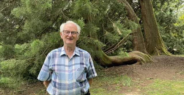 photo  jean-pierre bernier est greeter à bagnoles-de-l’orne (orne).  &copy;  ouest-france 