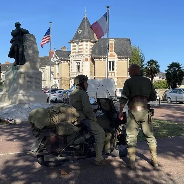 photo la colonne leclerc comportait aussi des motos d’époque.  ©  ouest-france