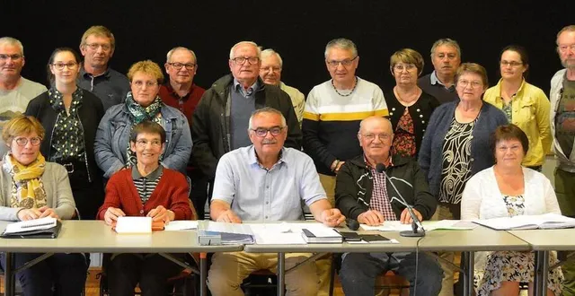 photo  les membres du comité du comice agricole et les élus besséens lors de leur dernière réunion publique.  &copy;  ouest-france 