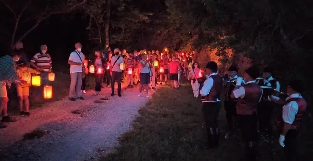 photo  la marche aux flambeaux du p’tit festival d’autheuil, en 2021.  &copy;  archives ouest-france 
