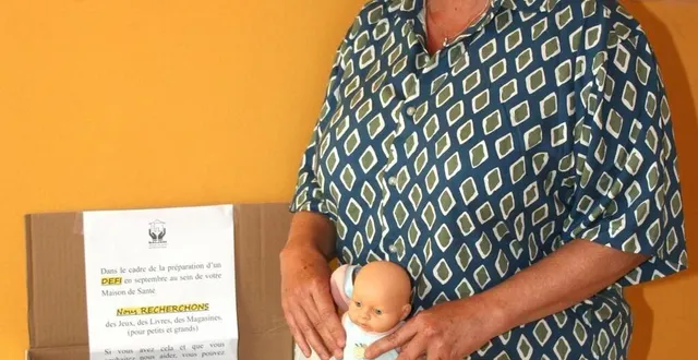 photo  nathalie richard est très agréablement surprise de la participation des patients qui ont été sollicités pour apporter des jouets et des livres en remplacement des écrans en salle d’attente.  &copy;  le maine libre 