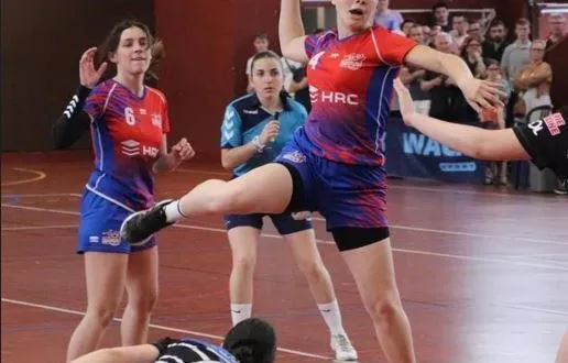 photo  l’équipe féminine de handball de ballon acueillera le tournoi au féminin le 31 août.  &copy;  ouest-france 