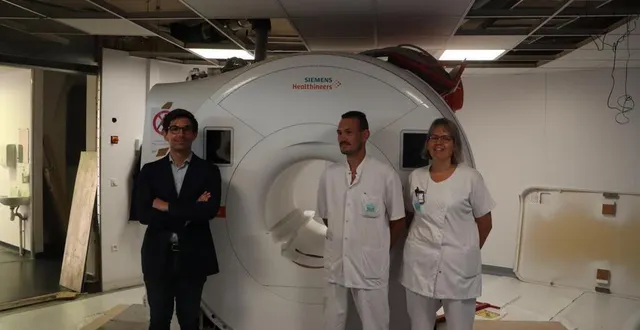 photo  aldric evain, directeur délégué du pôle santé sarthe et loir, aux côtés de manuel cottereau et céline gaye, manipulateurs radio, devant la nouvelle machine irm, installée à l’hôpital du bailleul (sarthe).  &copy;  ouest-france 