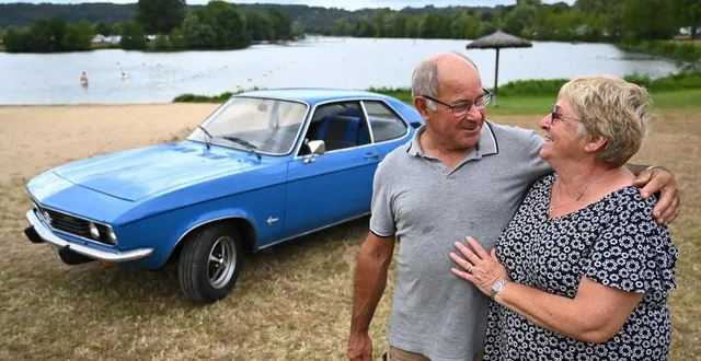 photo  l’opel manta a de brigitte et bernard, accompagne leur vie depuis cinquante ans.  &copy;  le maine libre – denis lambert 