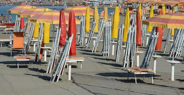 photo  trouvez-vous normal que certains emplacements soient payants sur des plages ?  &copy;  afp 