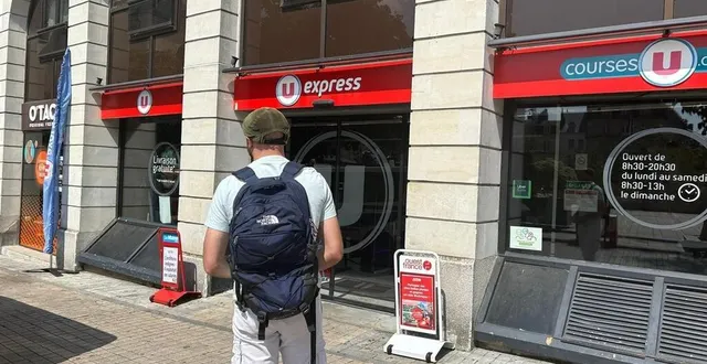 photo  certains magasins refusent l’accès à leurs clients munis d’un sac à dos.  &copy;  le maine libre 