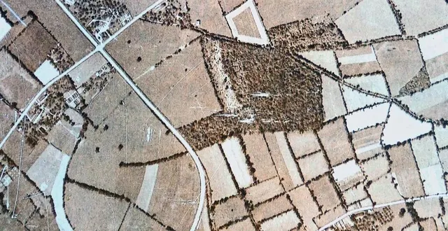 photo  vue aérienne, en 1947, du carrefour coquard et du bois, partiellement détruit par l’artillerie.  &copy;  archives américaines nara 