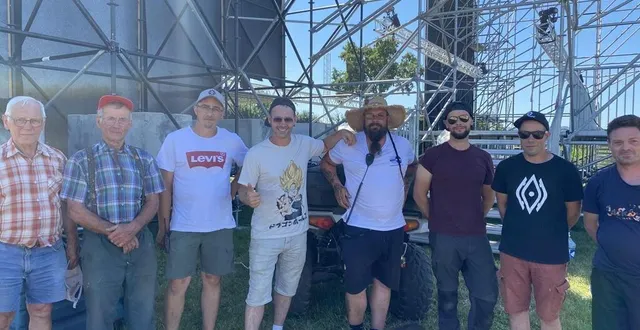 photo  de gauche à droite : michel masson (bénévole), jean masson (bénévole), anthony dumaine (trésorier), denis masson (président), richard beaudry (régisseur général) et tanguy blachère (secrétaire général) sur le site de l’eskape festival à montilly-sur-noireau (orne).  &copy;  ouest-france 