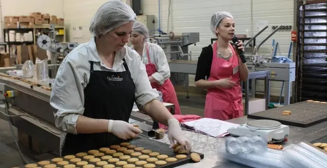photo  les ateliers de fabrication de la sablésienne.  &copy;  archives ouest-france 