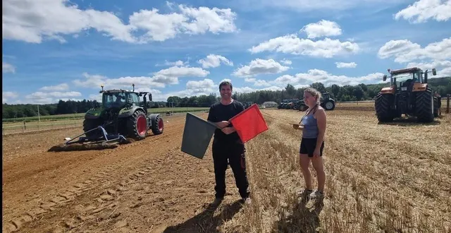 photo  gaëtan doyeur et sandrine éloi organisent depuis quinze ans des démonstrations de tracteur force.  &copy;  ouest-france 