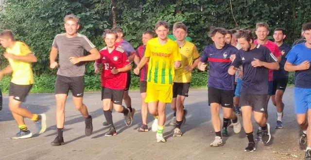 photo  les joueurs de la saint-pierre ont repris le chemin du stade.  &copy;  co 
