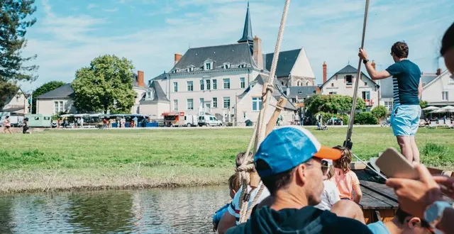 photo  des balades sur la maine et la loire sont proposées cet été, offrant de nouveaux points de vue depuis la rivière.  &copy;  co 