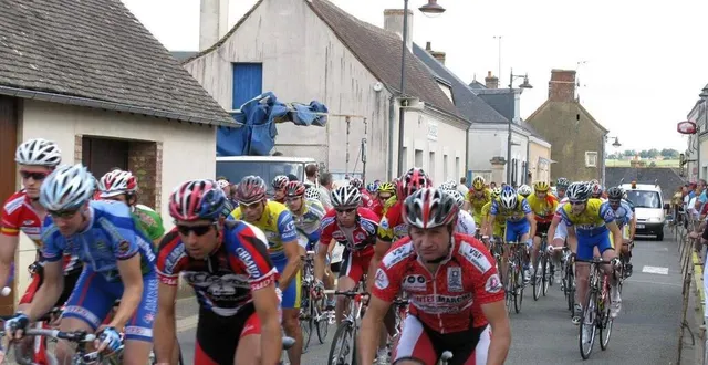 photo  le comité des fêtes de soulitré et le club cycliste de connerré organisent la 72e édition du grand prix cycliste de soulitré.  &copy;  archives 
