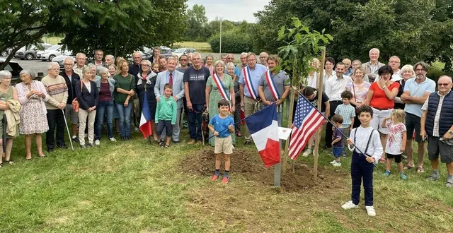 photo  mardi soir, aunou-le-faucon a célébré le 80e anniversaire de sa libération du 13 août 1944.  &copy;  ouest-france 