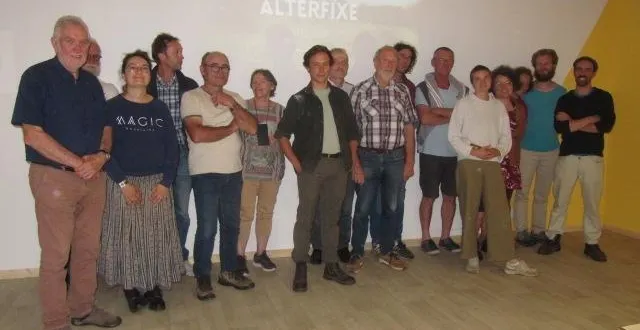 photo  les participants à la réunion d’information sur le camp alterfixe, mardi 6 août 2024, à la menuise de bréel, commune déléguée d’athis-val-de-rouvre (orne).  &copy;  ouest-france 
