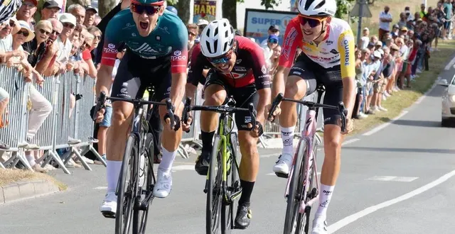 photo  ewen fernandez, vainqueur au sprint.  &copy;  photo : françois maisonneuve 