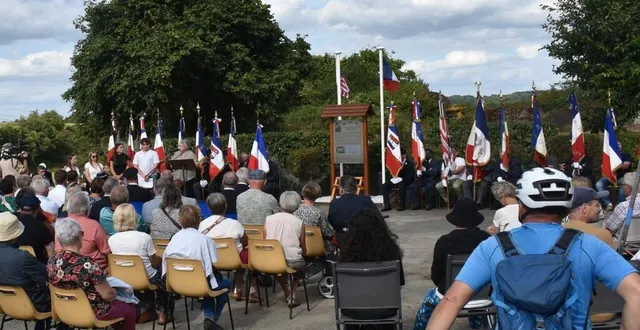 photo  une commémoration suivie par la population.  &copy;  le maine libre 