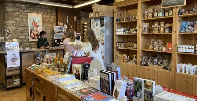 photo  à la librairie religieuse du sanctuaire au mont saint-michel, élodie torossian accueille et conseille les visiteurs depuis six ans.  &copy;  ouest-france 