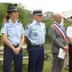 photo les gendarmes, franck poquin, maire de saint-léger-de-linières, ceint de l’écharpe tricolore, et philippe chopin, préfet de maine-et-loire, écoutent le discours de martine richoux présidente de l’aapa à l’occasion de cette cérémonie.