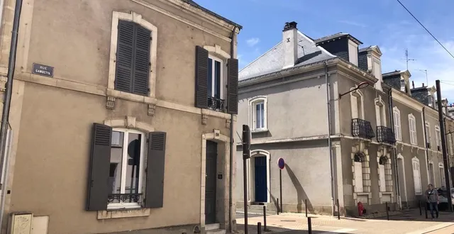 photo  au moins une dizaine de câbles de fibre optique ont été sectionnés au mois de juillet sur les façades des maisons dans les rues gambetta, lafayette, kléber et du pavé, au mans.  &copy;  le maine libre 