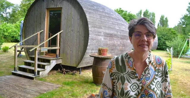 photo  montilliers, mardi 23 juillet 2024. imaginé et géré par géraldine grasely, le village des tonneaux de tirpoil réunit quatre cottages, une chambre d’hôte, un restaurant, une salle de jeu et désormais une piscine. ?  &copy;  co – yves boiteau 