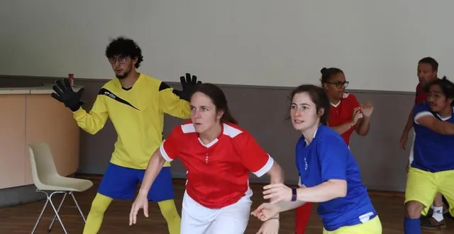 photo  les joueurs restent concentrés et se positionnent dans la surface de réparation pour le corner de la dernière chance…  &copy;  ouest-france 